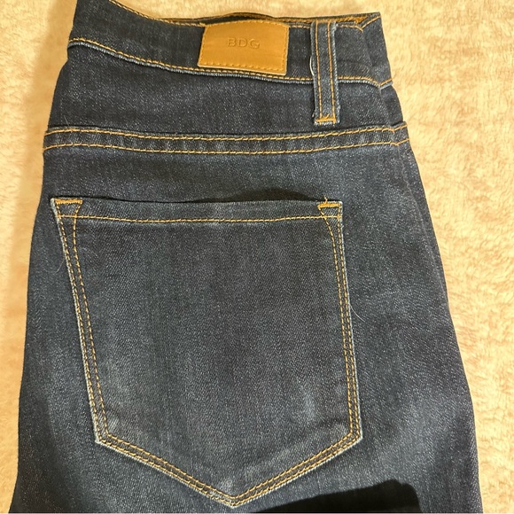 BDG Jeans : HIGHRISE CIGARTTE ANKLE
28w, 30L. Worn once - Picture 2 of 4
